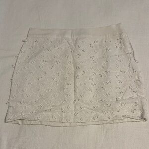 Vineyard Vines Cream Mini Skirt with Embroidery